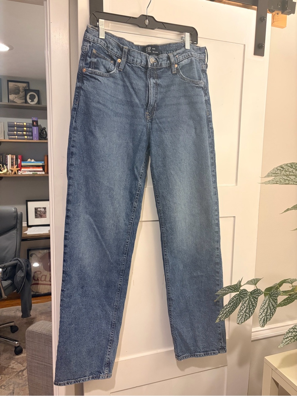 GAP 99s Loose women’s denim jeans in 10 long!